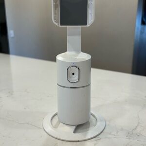 Just dropped this on the floor and it is no longer working. ☹️ Will delete ASAP